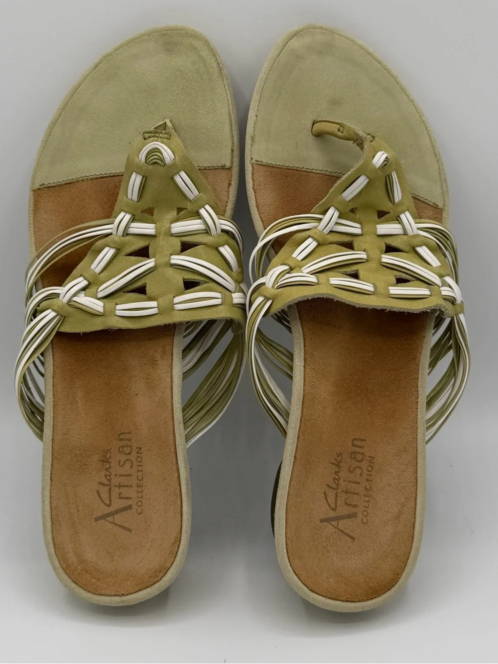 Clarks Artisan Collection Green White Woven Leather Wedge Thong Sandals Size 8M